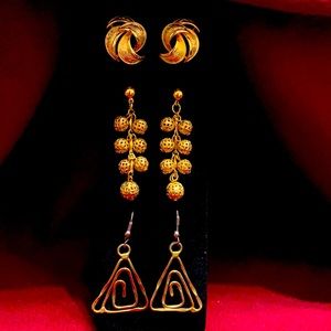 Vintage gold tone earrings for pierced ears